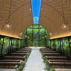 天井が高く開放感があり、緑も多いので写真を撮る際にも映えるなと感じました。