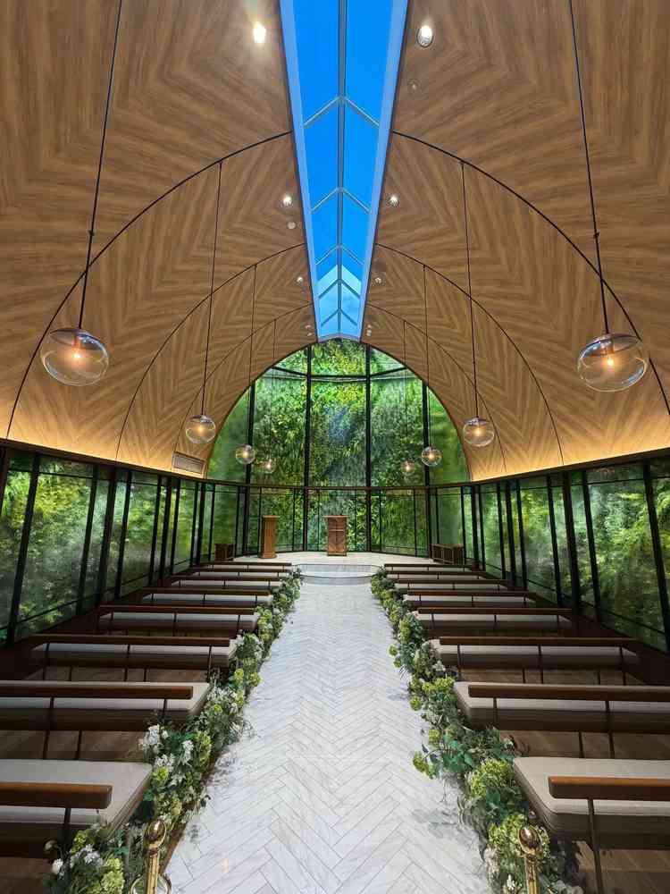 天井が高く開放感があり、緑も多いので写真を撮る際にも映えるなと感じました。