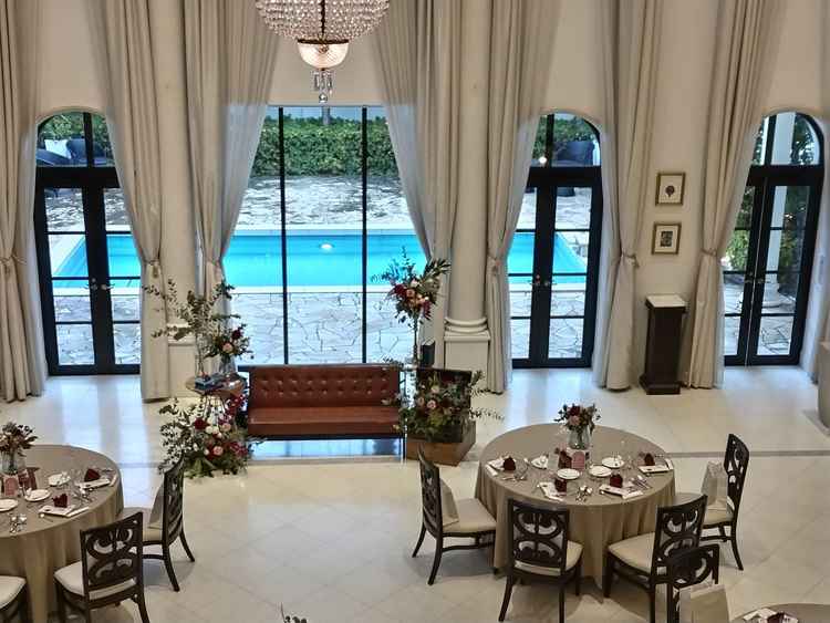 披露宴会場。丸テーブルの場合。