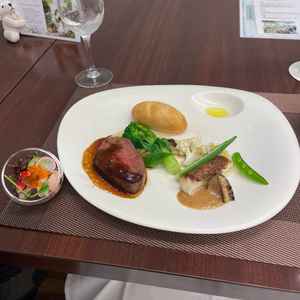 メインと副菜　副菜は、お寿司を食べていると感じさせる作りと言っていた。