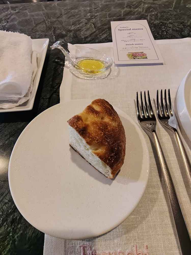 試食のフォカッチャ。あまりグルメではない方ですが、それでもはっきり美味しいと感じました。