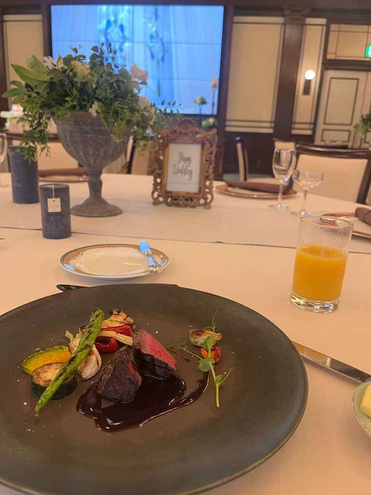 和洋折衷の組み合わされたお料理でとても美味しかったです。シェフの方が直々に挨拶に来てくださいました。