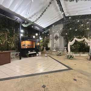 デザートビュッフェもできるガーデン