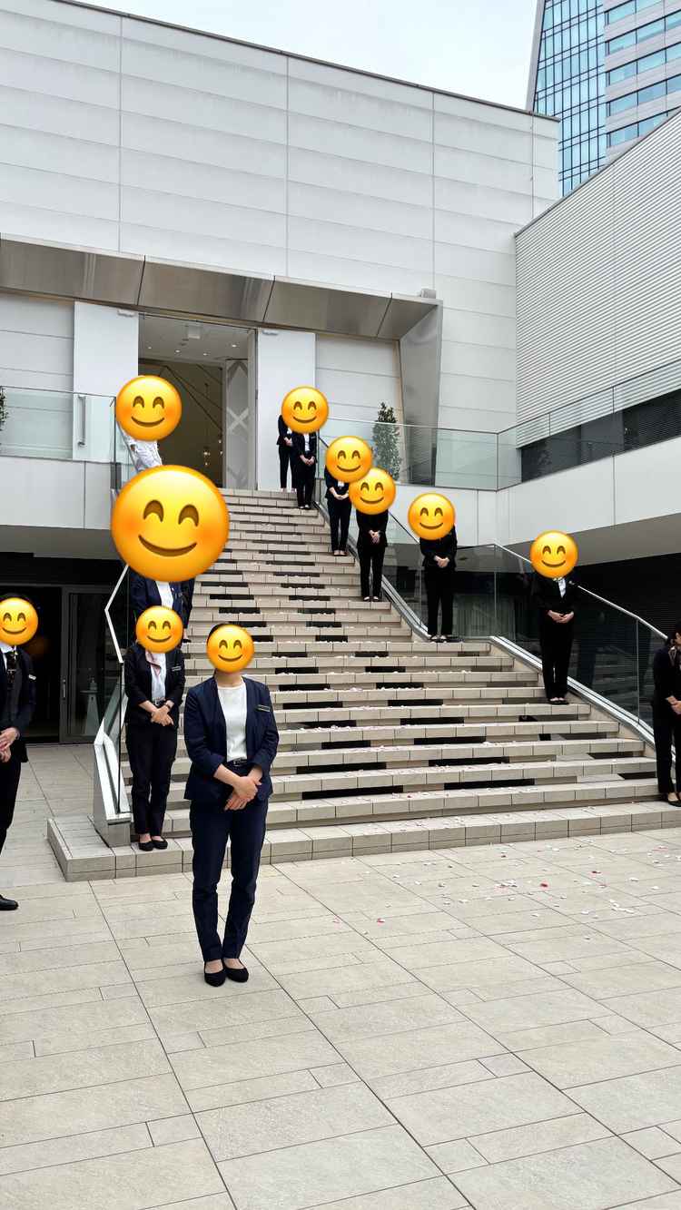 この外階段は思った通り名駅というビル群を感じさせない非日常感のある素敵な階段でした。