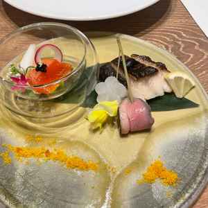 試食で食べさせていただきました。肉料理よりも魚料理が美味しかった。肉は過ごし筋があって硬かった。