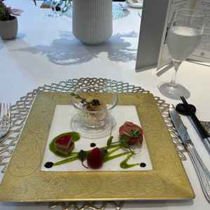 キャビアなどを贅沢に使った、和食とフレンチの融合