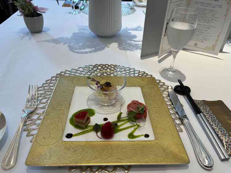 キャビアなどを贅沢に使った、和食とフレンチの融合