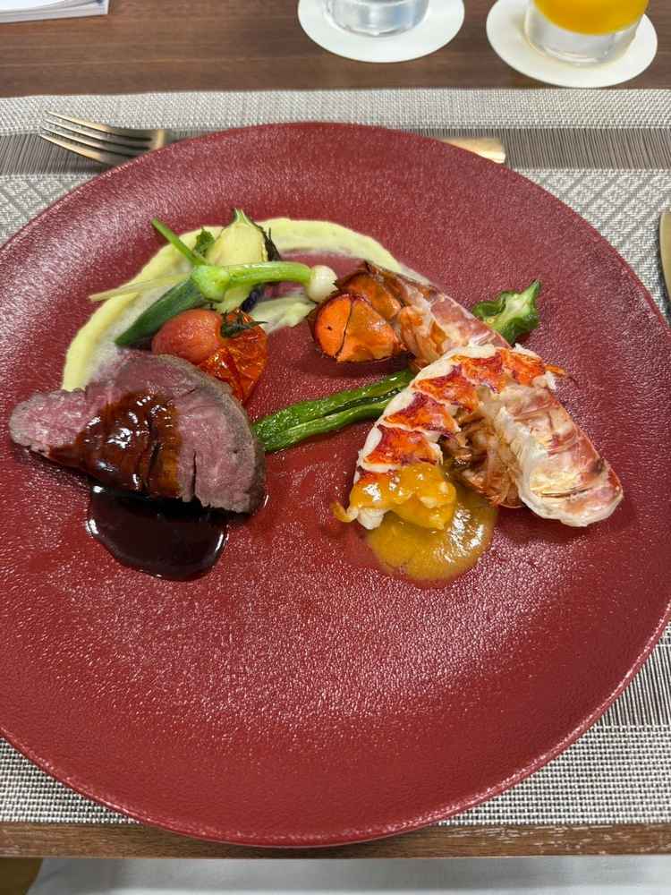 お肉も海鮮もとっても美味しかった。柔らかく、食べやすかった。万人受けするイメージ。