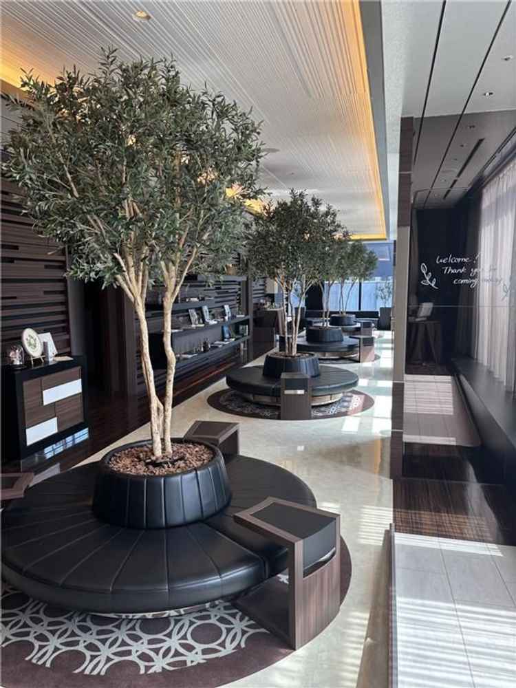 受付がセンターにあるのが印象的。ゲストの方に配慮した構造になっていた。