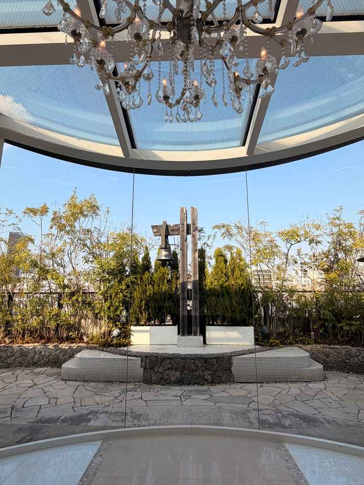 チャペルです。撮影時は晴天でした。室内に光が入って綺麗に写真が撮れそうでした。