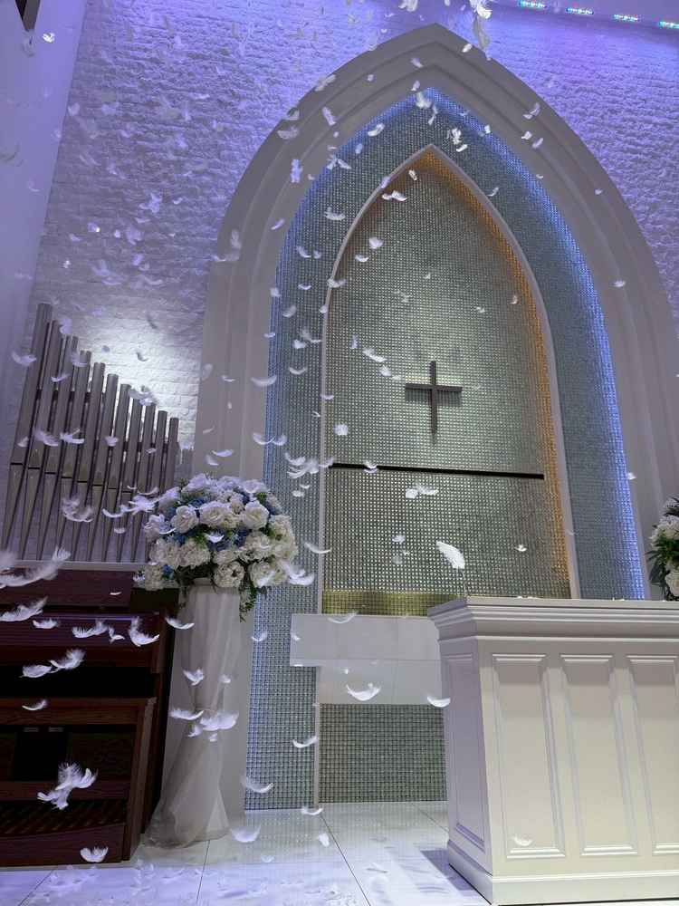 実際に羽を降らせていただきましたが、想像以上の量と、良質な羽で思っていたよりもとても豪華！