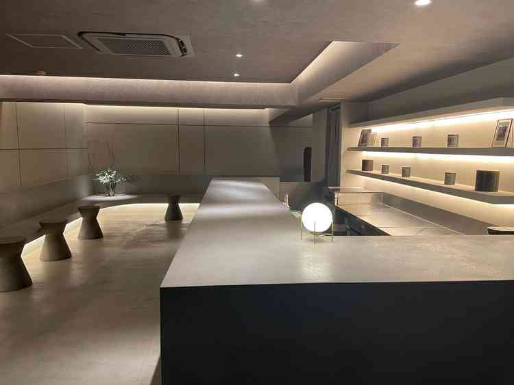 ゲストの待合室です。洗練された落ち着いた雰囲気の部屋です。