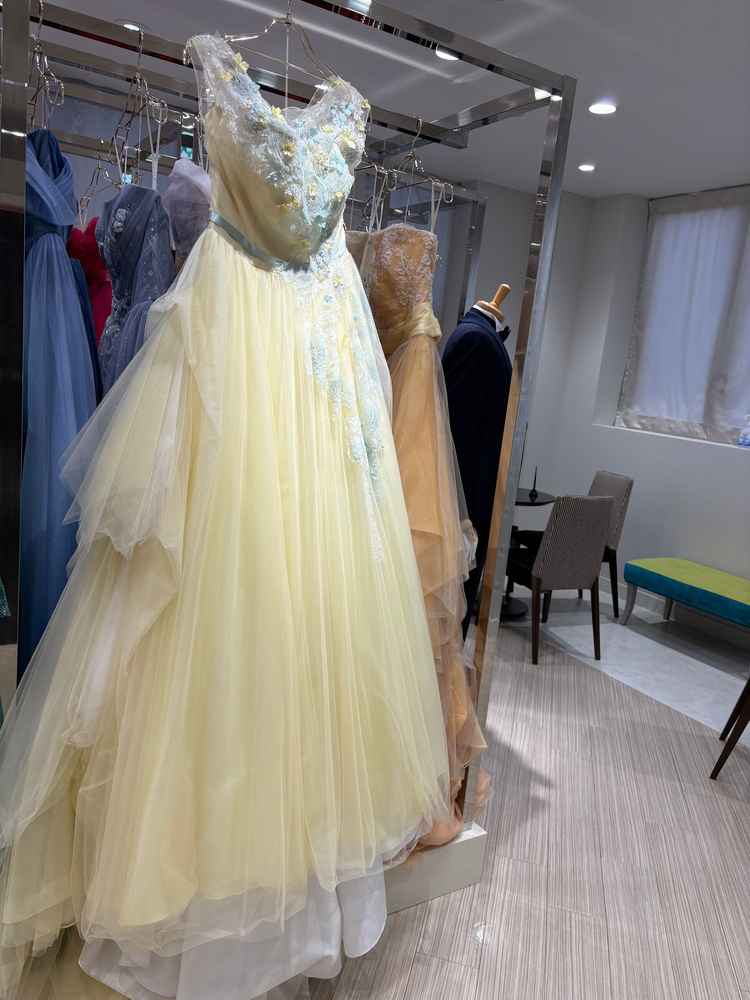 衣装レンタルでとても素敵なドレスを見させていただきました。