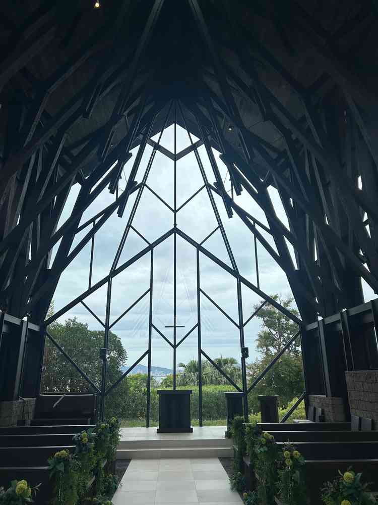 もう一つの森のチャペルです。とても幻想的で、木の匂いが良かったです。