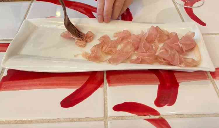 生ハムの試食をいただきました。