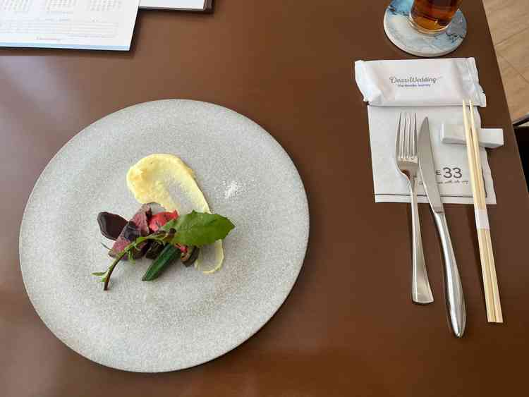 メイン料理です。標準で国産牛が出てくるとのことで、美味しかったです。