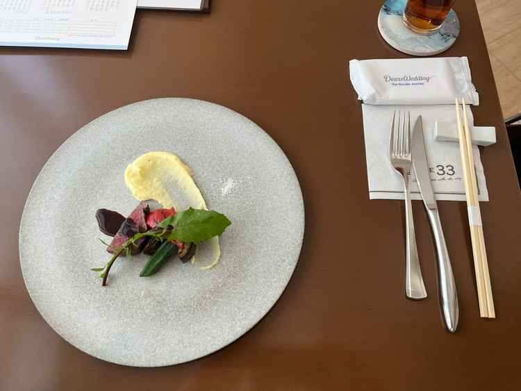 メイン料理です。標準で国産牛が出てくるとのことで、美味しかったです。