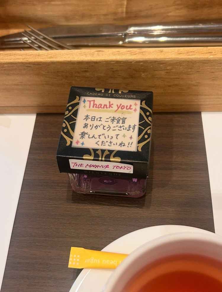 食事前にロウソクが置かれていたのですが、フタをしたら文字が浮かび上がりました。おもてなしが嬉しかった