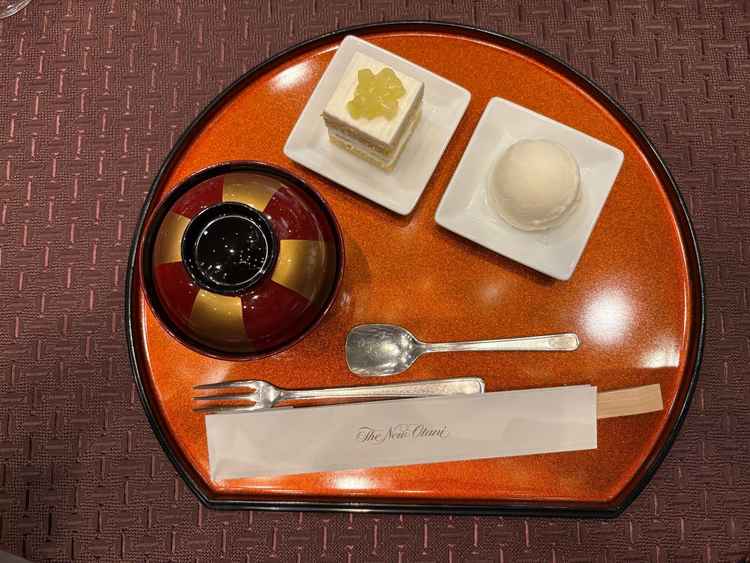 試食でいただいたデザート。メロンのショートケーキは甘すぎず、上品な美味しさでした。