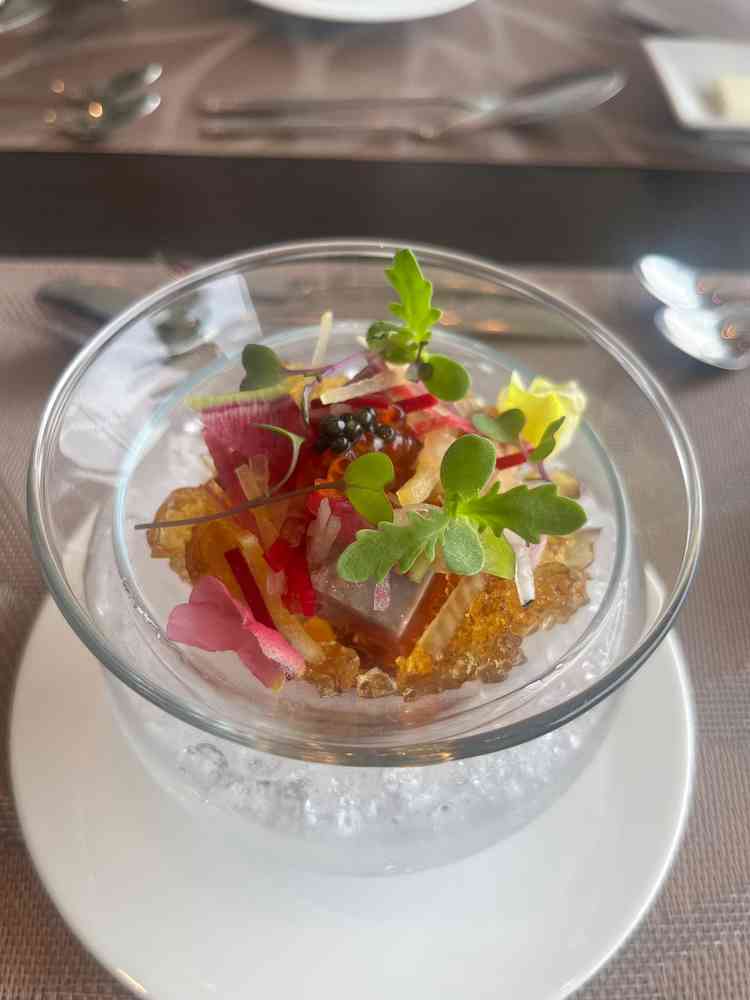 口コミの通り一品目から美味しかったです。それぞれ食べるのも良いですが混ぜて食べるのが好みでした。