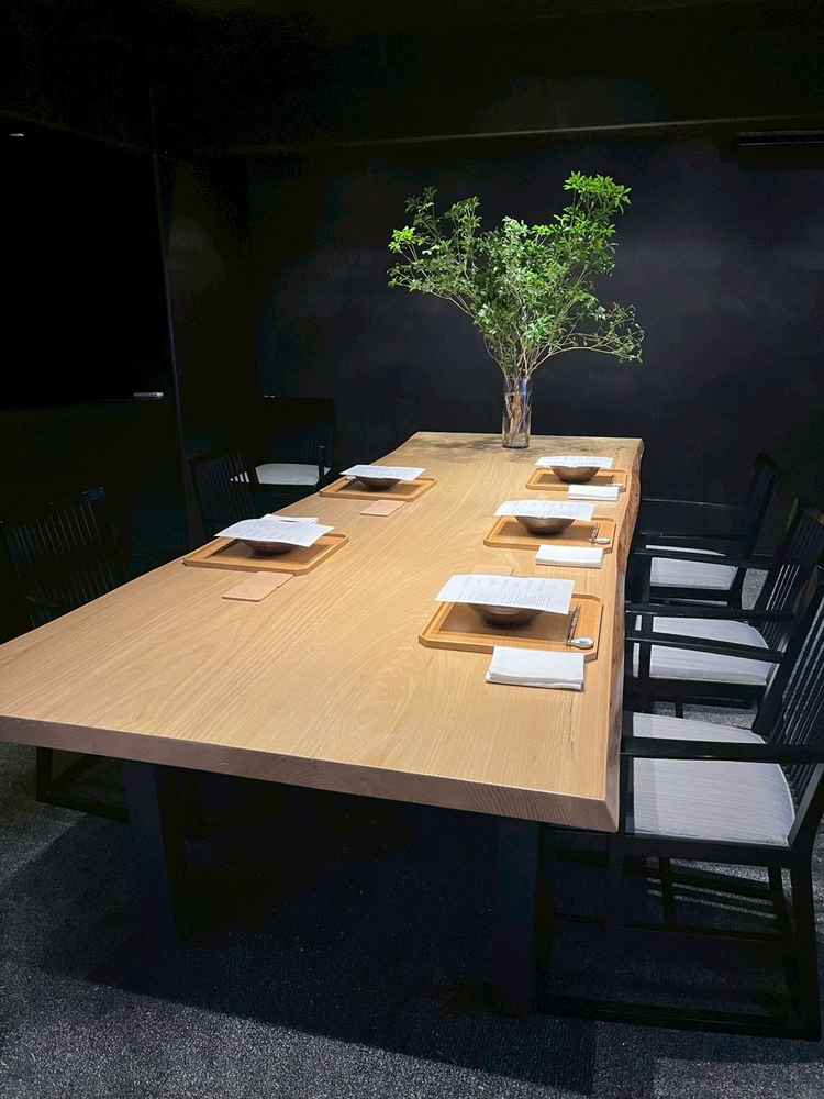 ウェルカムボードなどを置くスペース。モダンな印象で、他とは異なる雰囲気の写真を残せそうで良いと感じた