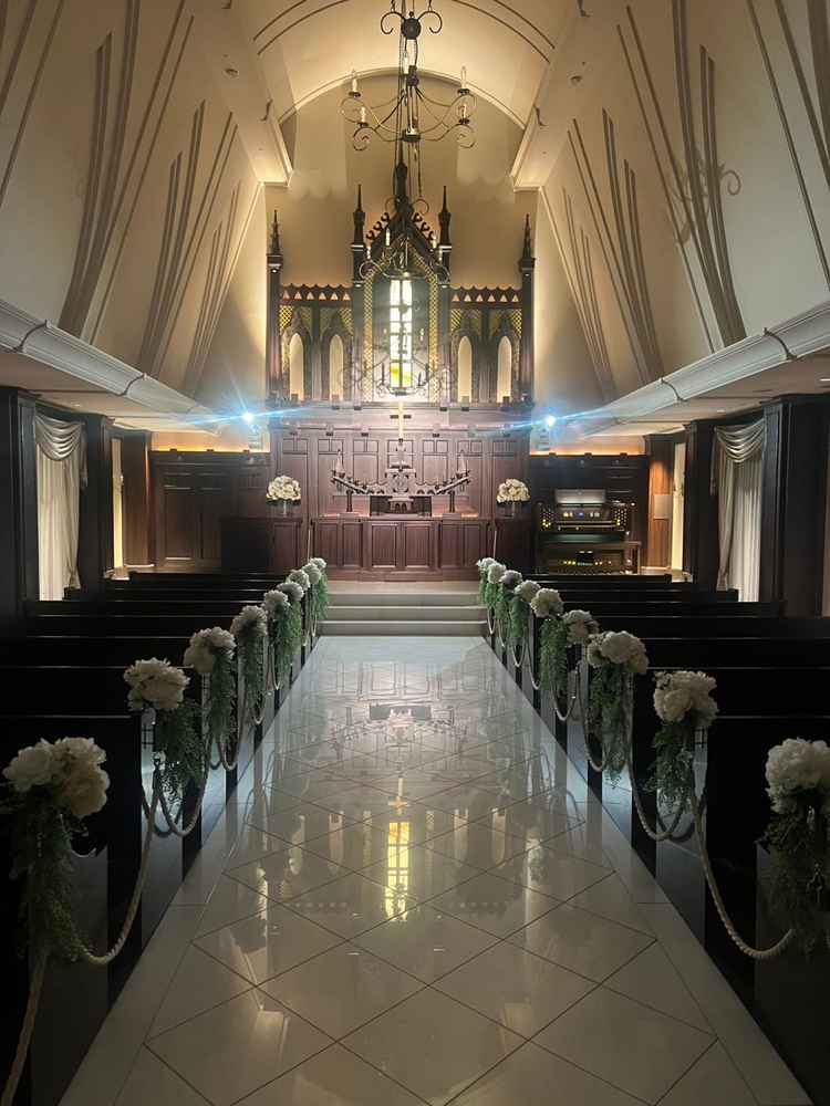 バージンロードに反射していて素敵でした