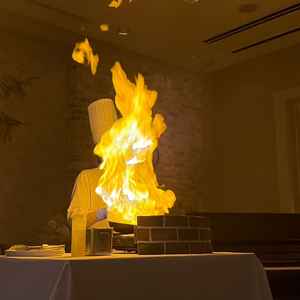 BGMとともにお肉を焼く演出。かっこよくて素晴らしい演出だと思いました