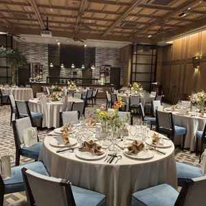 地下1階にある披露宴会場です。こちらは基本70名からのご利用が推奨されるとのことです。