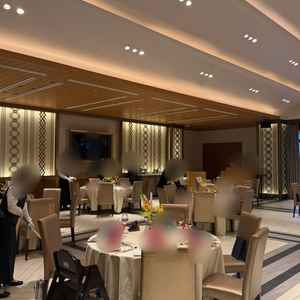 ランウェイ型の披露宴をしたいとお願いしていて入り口から真っ直ぐ席へ移動できる会場を案内してもらった