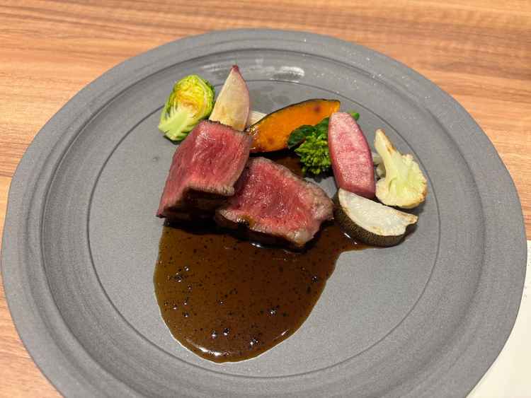 披露宴会場ごとにキッチンがあり、それぞれ調理すると説明がありました。