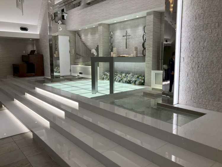 挙式の中心部付近。左右には水場があり、他の式場とは異なる雰囲気