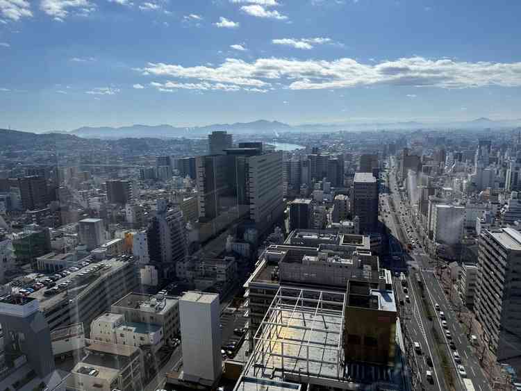 21階からの景色は絶景で、天気が良かったこともあり気分が上がりました。