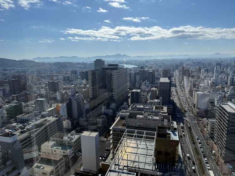 21階からの景色は絶景で、天気が良かったこともあり気分が上がりました。