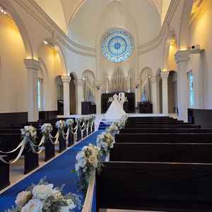 天井が高く音が響きあい、安らぎと落ち着きのあるチャペルでした。壁に投影して映像を流すこともできます。