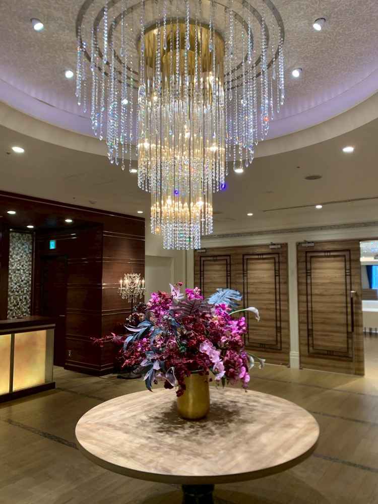 大きなシャンデリアがあり、とても華やかな披露宴会場もありました。