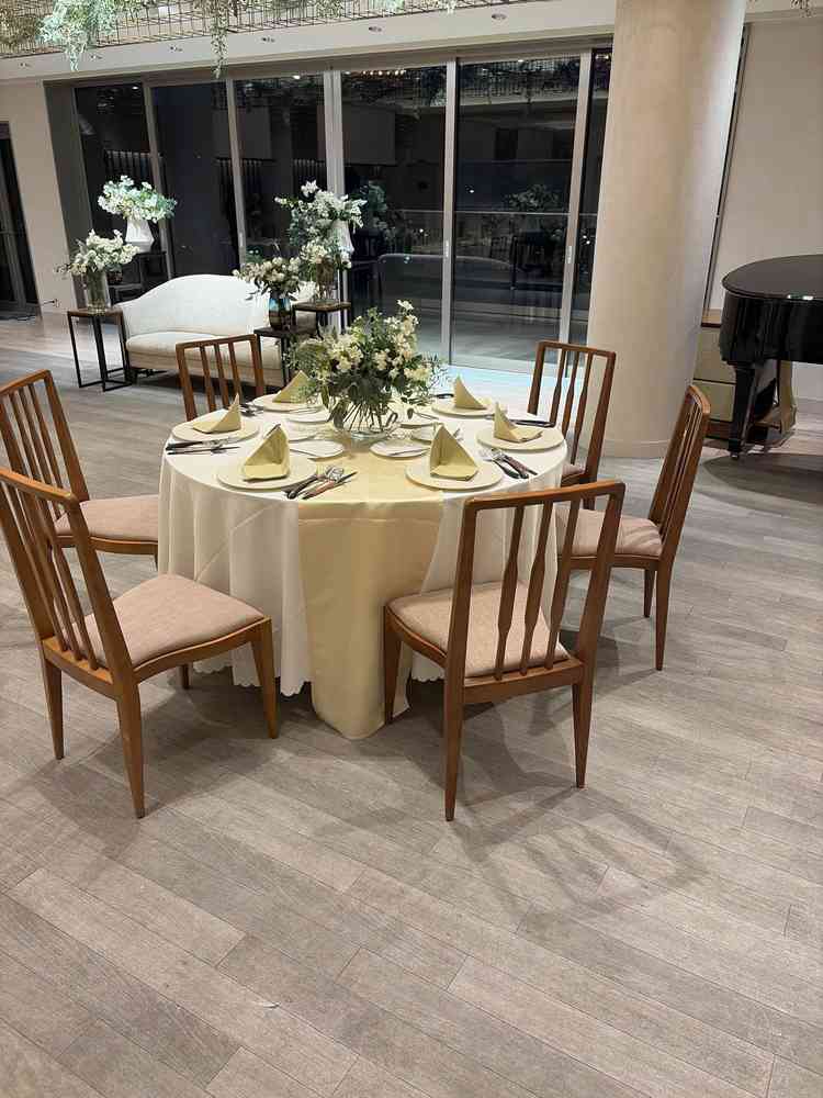 披露宴会場はとても落ち着いたふんいきでした