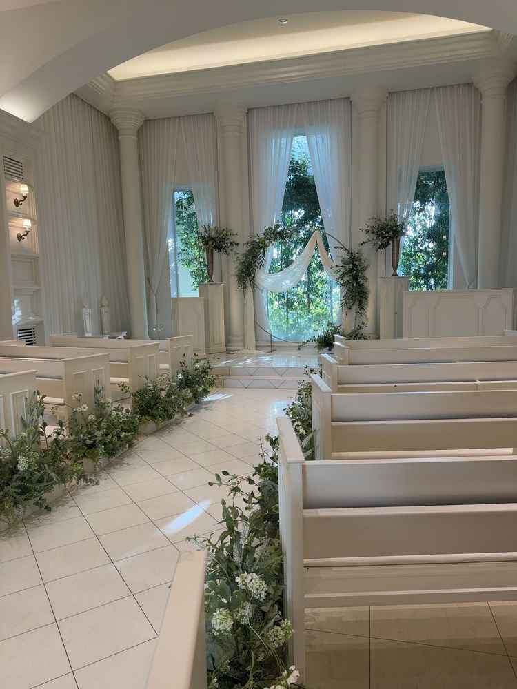 明るく上品なチャペルで、自然光が差し込みとても神聖な雰囲気でした。