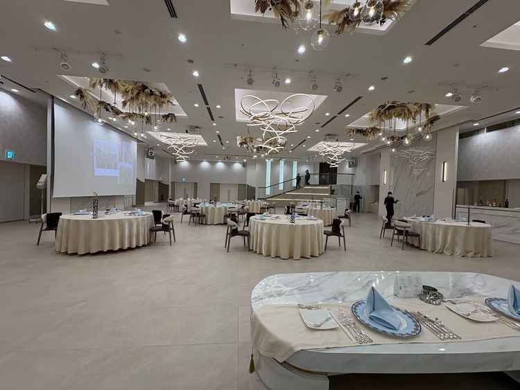 会場の雰囲気、階段、すべて素敵でした！シックな雰囲気もありましたが、コーディネート次第で可愛くなりそ