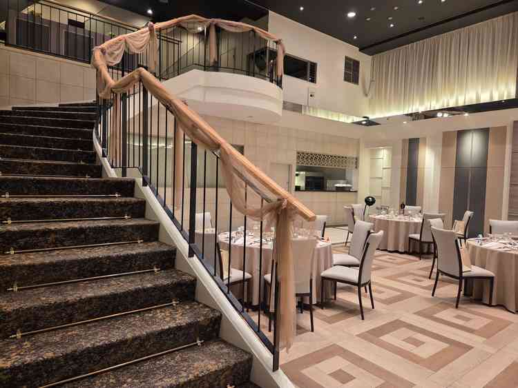 披露宴会場です。試食もさせてもらいました。