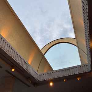 披露宴会場の天井が開いてここから風船飛ばしなどの演出が可能