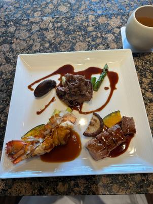 フランベが豪快でした。お肉もエビも美味しかったです。