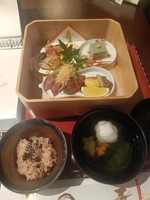 料理も和食がメインで日本らしいメニューも良かった。