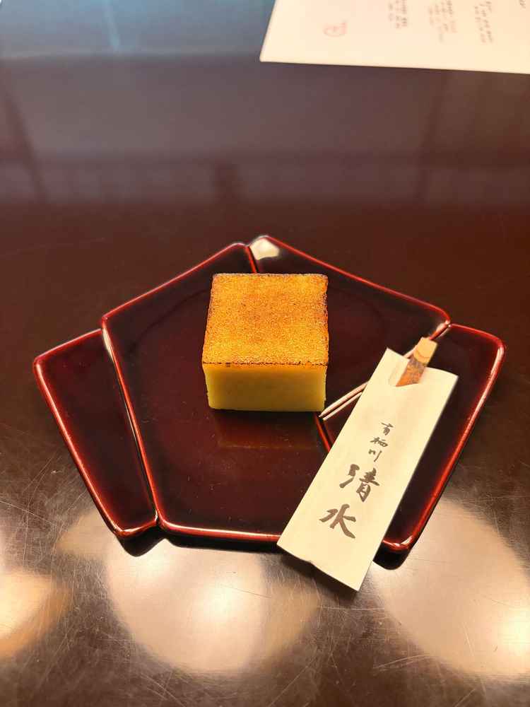 試食最後の芋ようかんです。黒豆が入ってて非常に美味しかったです。