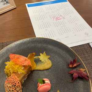 コース試食。デザートは季節感のあるかわいいワンプレートでした。