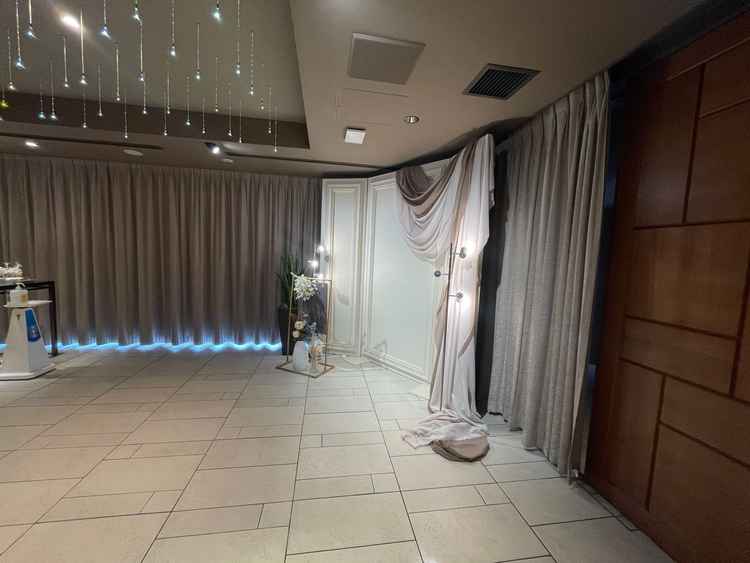 ウェルカムスペース。ウェディングドレスで写真が撮れる。