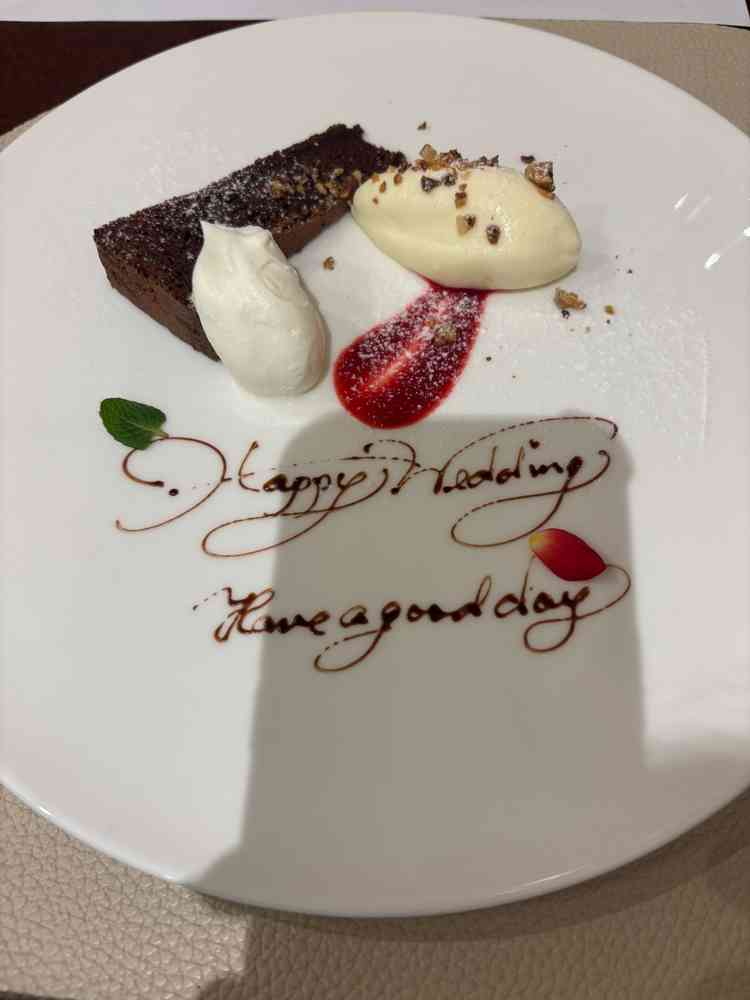 試食プレートの写真。デザートがとても美味しく、ゲストに食べてもらいたいと思いました。