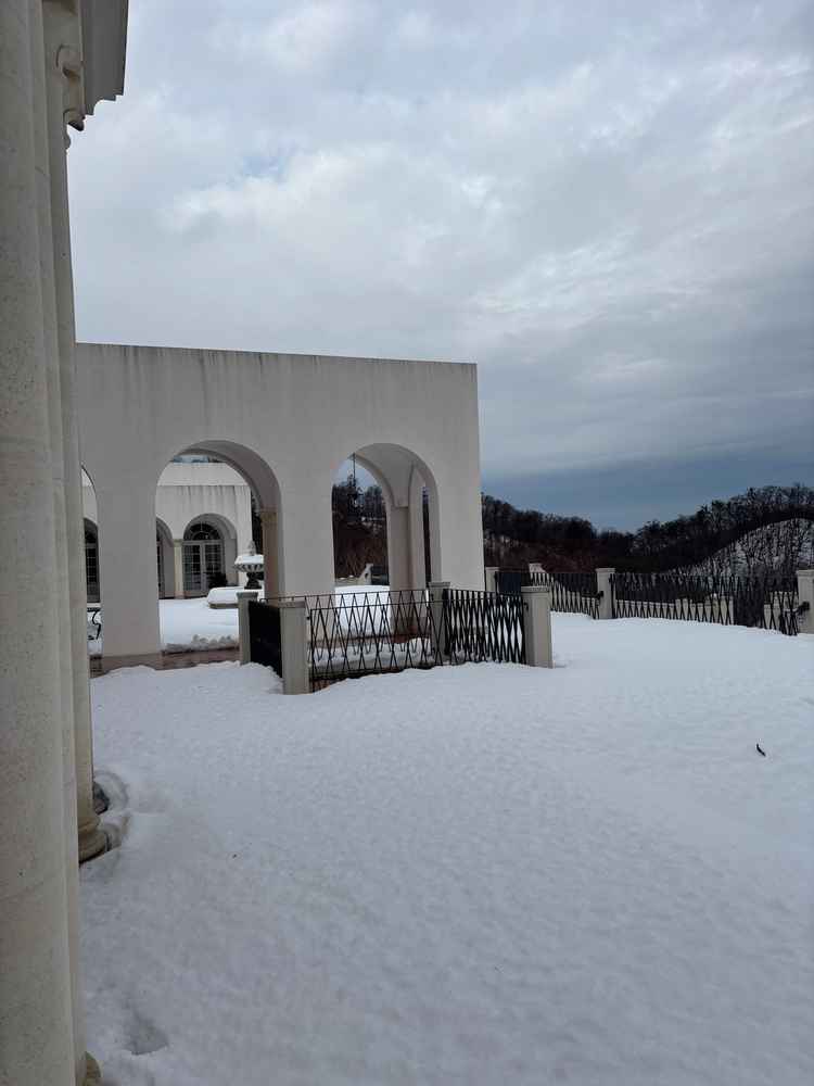 夏はガーデンが緑でいっぱいだそうです。ここでゲストと写真撮影等行えます。