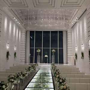 とにかくバージンロードのガラス張りがおしゃれで綺麗でした！素敵だなぁ、と声が出ました。