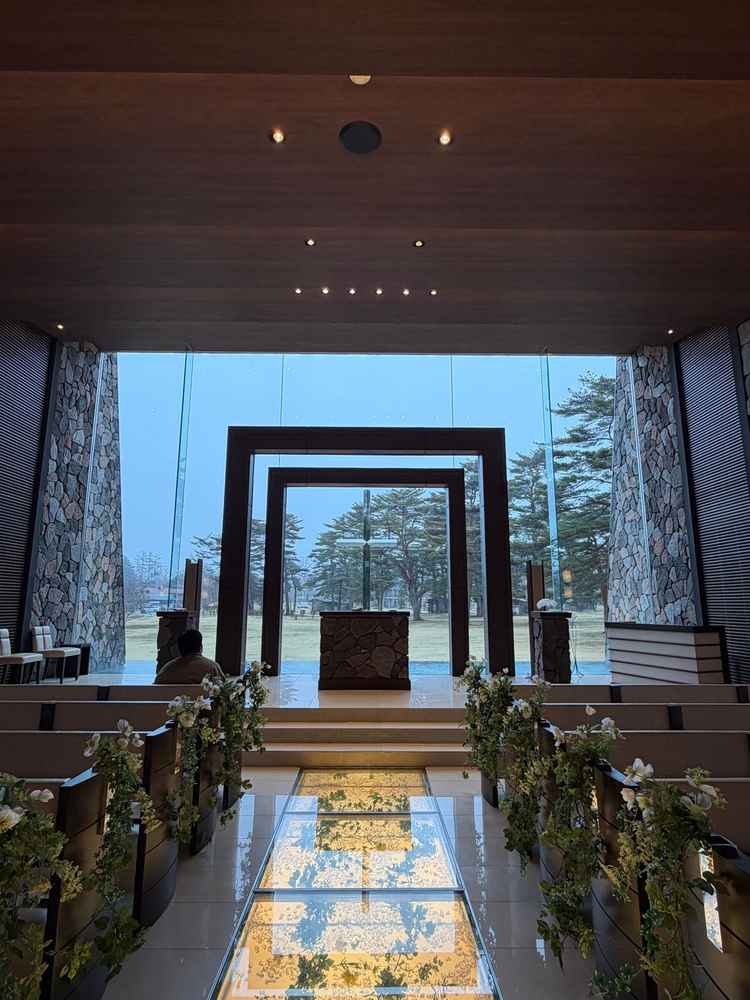 正面が大きなガラス張りから見える外の景色が綺麗で素敵だった。