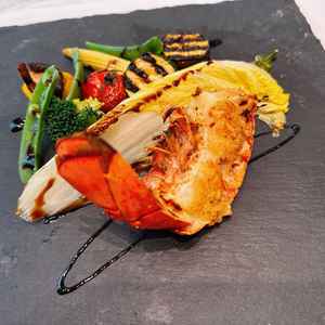 試食で大きなオマール海老が出でくると思わず驚きました。味も大変美味しかったです。